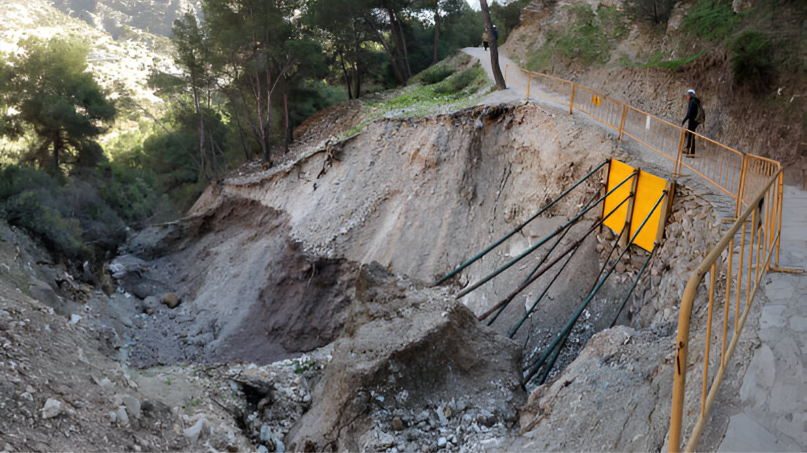 वैष्णो देवी यात्रा 2025: लगातार 10वें दिन भी भारी बारिश और भूस्खलन के चलते रुकी